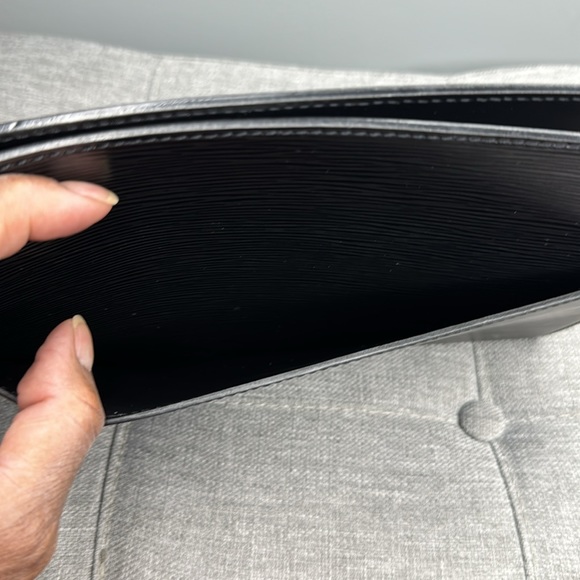 Louis Vuitton Epi Pochette Homme Clutch- Authentic in Black - Picture 5 of 16